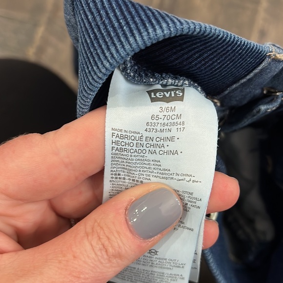 Levi’s baby girl - Picture 3 of 3